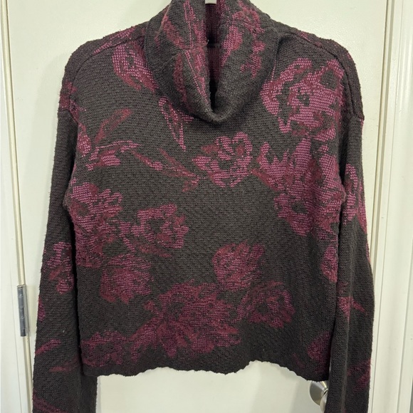 Floral Knit Turtleneck Sweater - Black and Burgundy - Picture 2 of 8